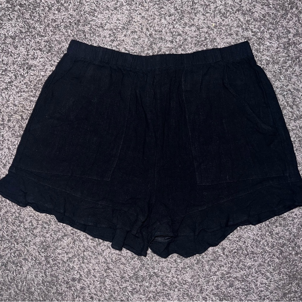 Black Ruffle Shorts with Pockets XL